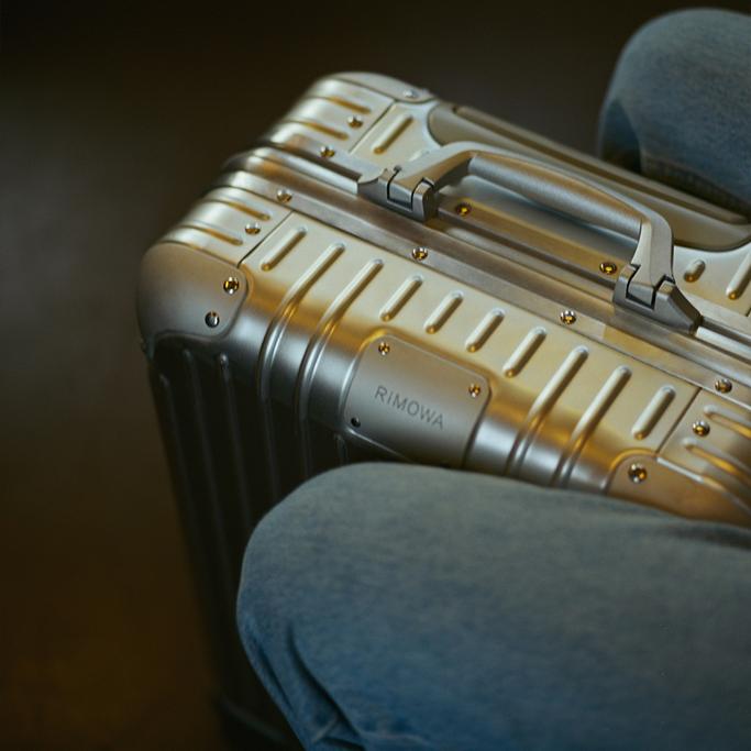 Away vs Rimowa Review